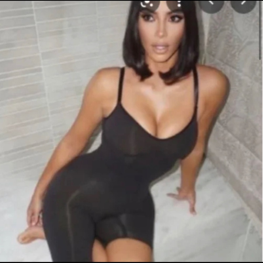 Skims (Cocoa- Brown)-S/M) Sculpting Bodysuit Mid Thigh with Open Gusset